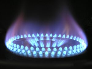 相続した空き家の電気とガスを解約する方法は？