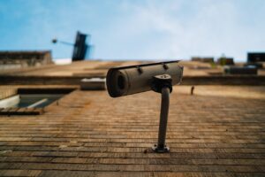 防犯カメラを設置することで空き家を守る方法は？