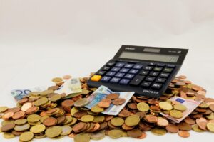 相続した空き家や更地を売却する際の税金について知っておくべきことは？